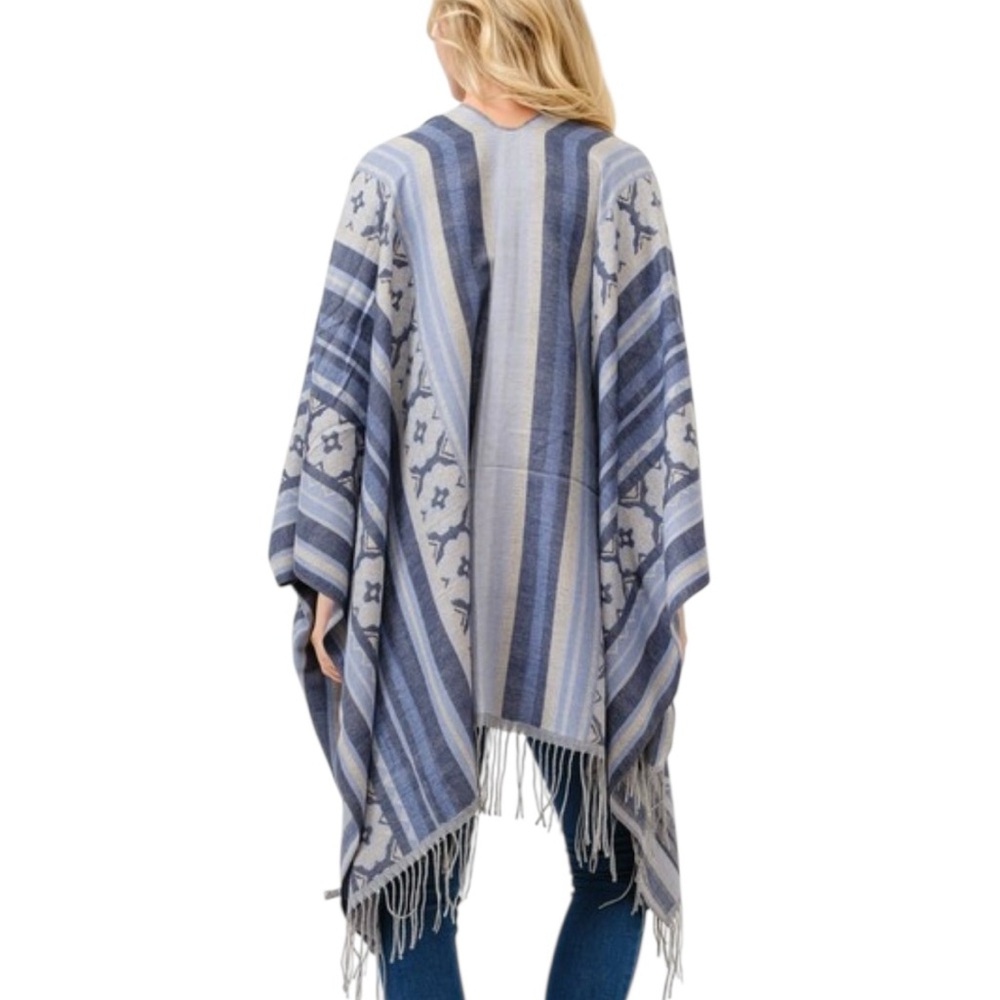 Raj Marlin Quatrefoil Knit Wrap Poncho Shawl w Tassel - Picture 3 of 3